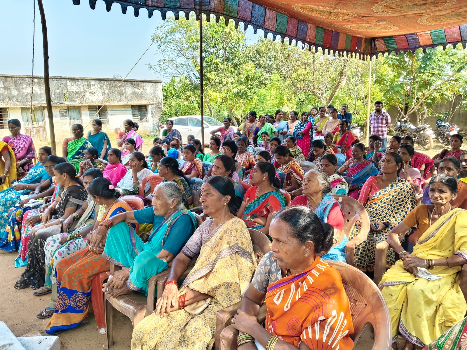 ఇందిరమ్మ చీరల పంపిణీ