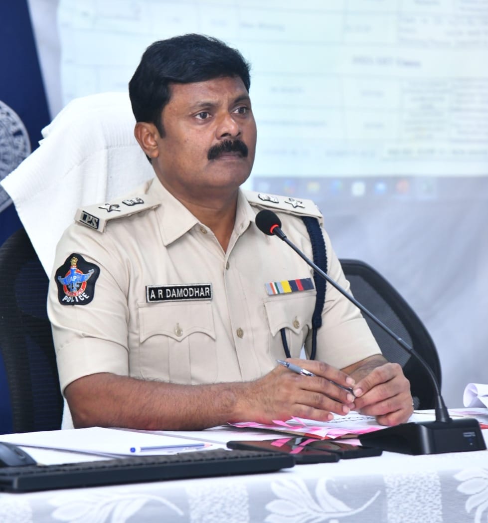 డ్రంకన్ డ్రైవ్ కేసుల్లో ఇద్దరు నిందితులకు జైలుశిక్ష, జరిమానావిజయనగరం జిల్లా ఎస్పీ ఎ.ఆర్.దామోదర్, ఐపిఎస్.