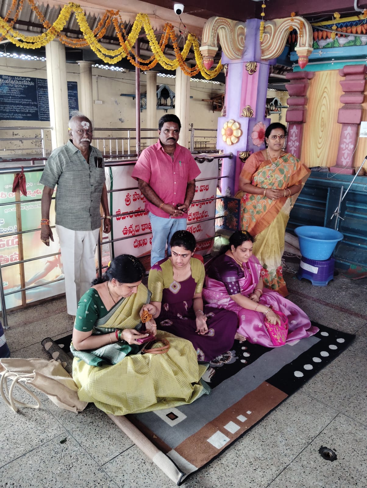 కుండలేశ్వర స్వామికి కేంద్ర మంత్రి శ్రీనివాస వర్మ సతీమణి ప్రత్యేక పూజలు