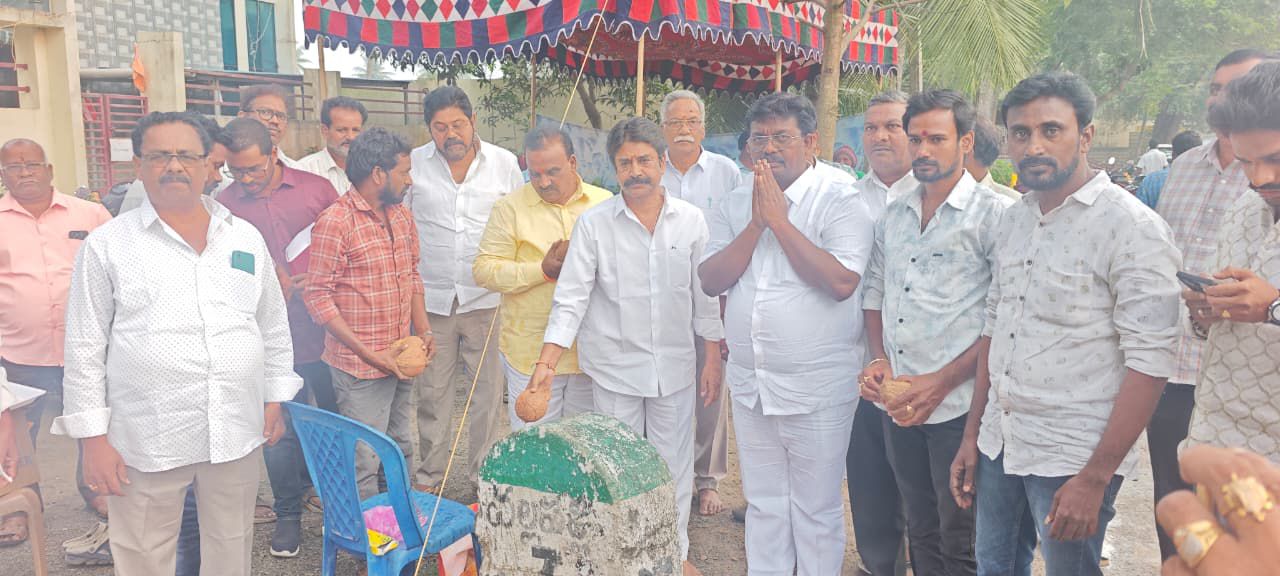 కోటిన్నర రూపాయలతో ఆర్ అండ్ బి రోడ్డు రిపేర్ పనులను ప్రారంభించిన ఎమ్మెల్యే ఆనందరావు