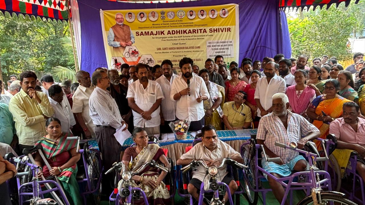దివ్యాంగులకు ఉపకరణాలు పంపిణీ చేసిన ఎంపీ హరీష్ బాలయోగి…