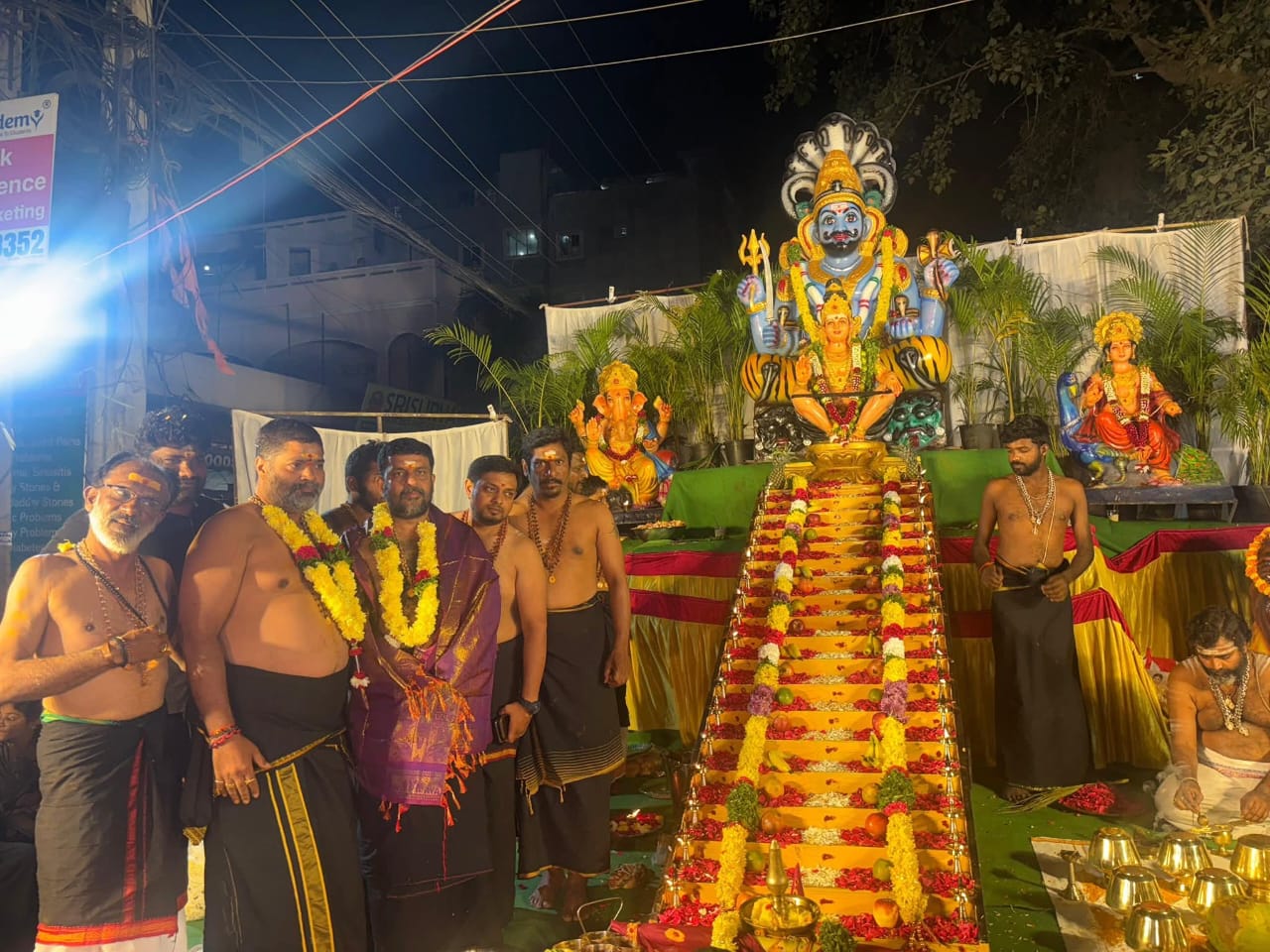 కెపిహెచ్బి కాలనీ శ్రీ లక్ష్మీ గణపతి దేవాలయంలో అయ్యప్ప స్వామి మహా పడిపూజ లో పాల్గొన్న వడ్డేపల్లి రాజేశ్వరరావు