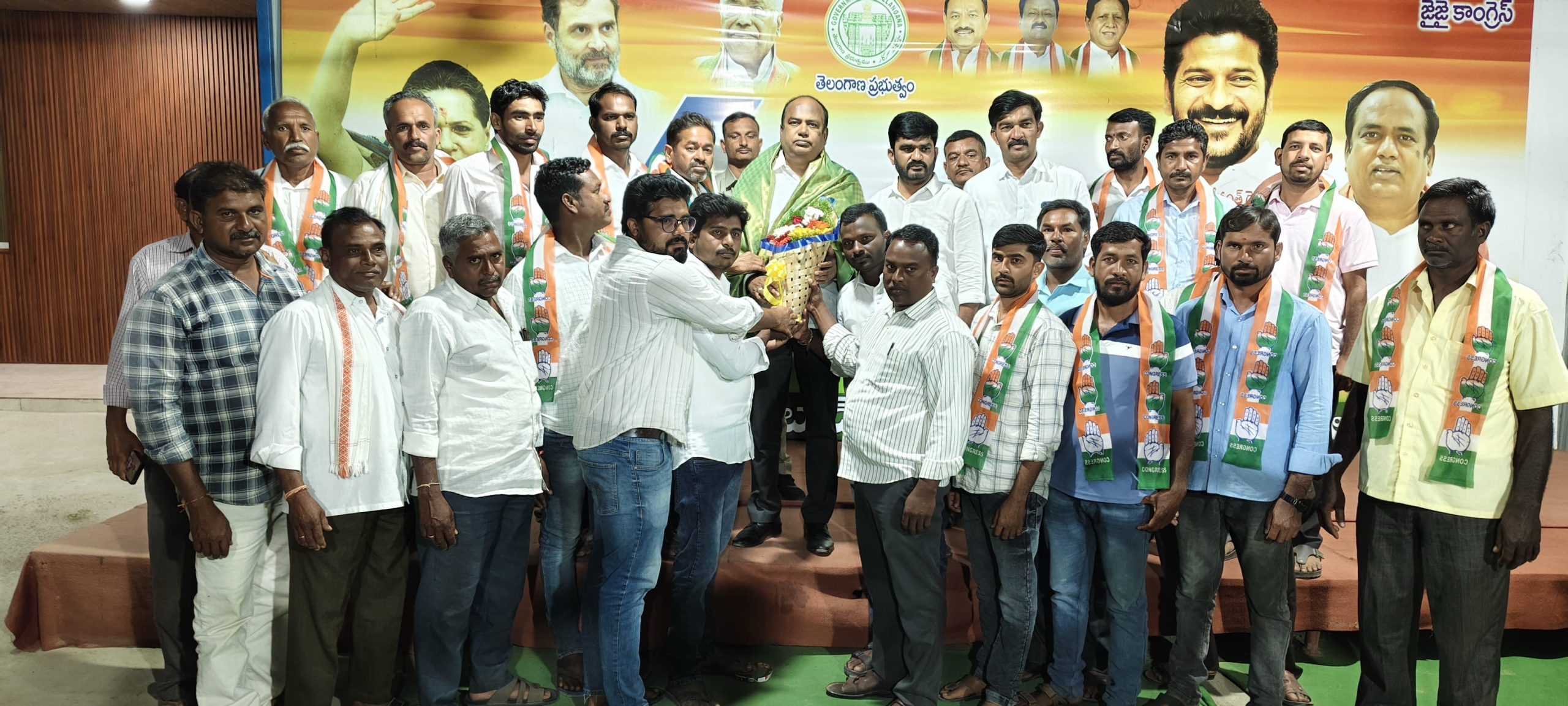 బిఆర్ఎస్–బిజెపి నేతల భారీగా కాంగ్రెస్ చేరిక..!