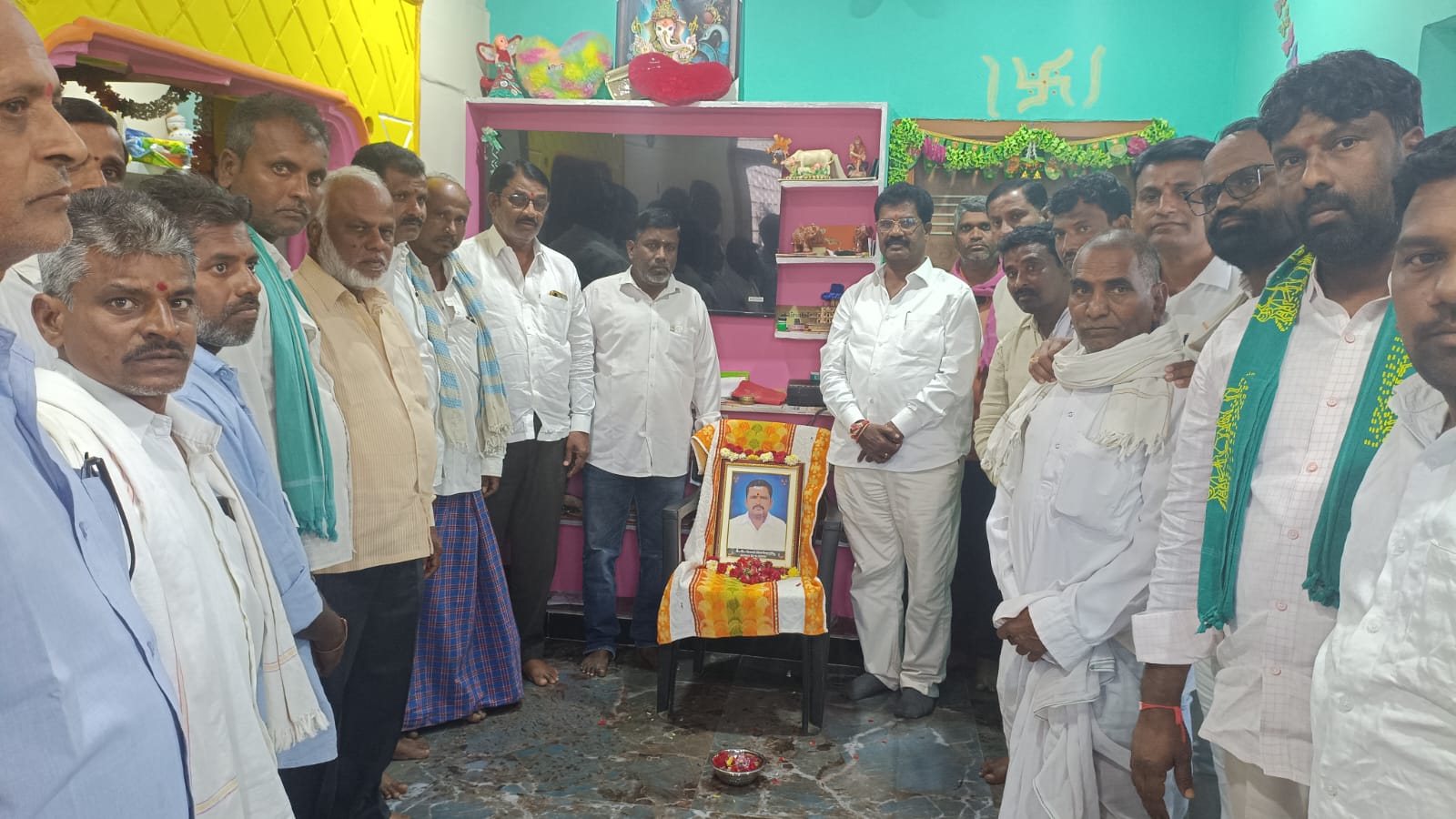 వాజిద్ నగర్ గ్రామ మాజీ ఎంపీటీసీ మొగ్గయ్య కుటుంబాన్ని పరామర్శించిన మాజీ ఎమ్మెల్యే