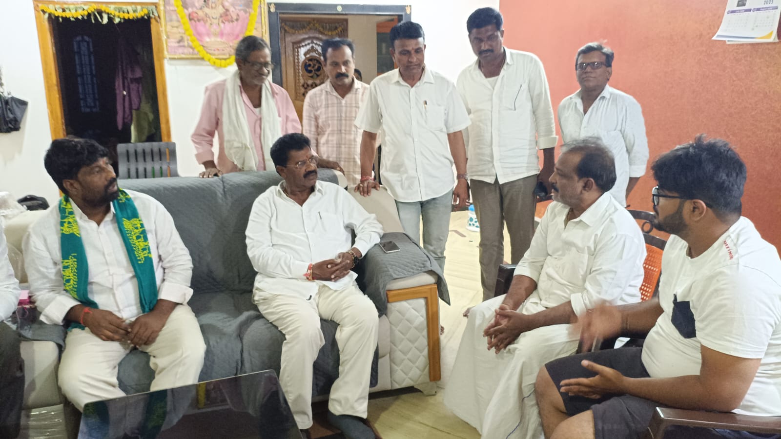 బిచ్కుంద మండలం‌లో వరుసగా జరిగిన దుర్ఘటనలపై సానుభూతి వ్యక్తం చేసిన జుక్కల్ మాజీ MLA హన్మంత్ షిండే