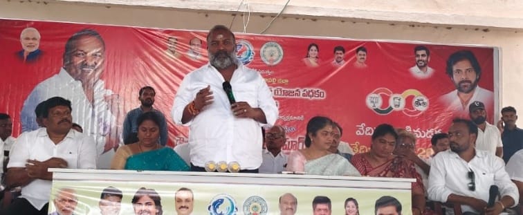 పూడిమడక మత్స్యకారులకు బోటు ఇంజిన్ల పంపిణీ