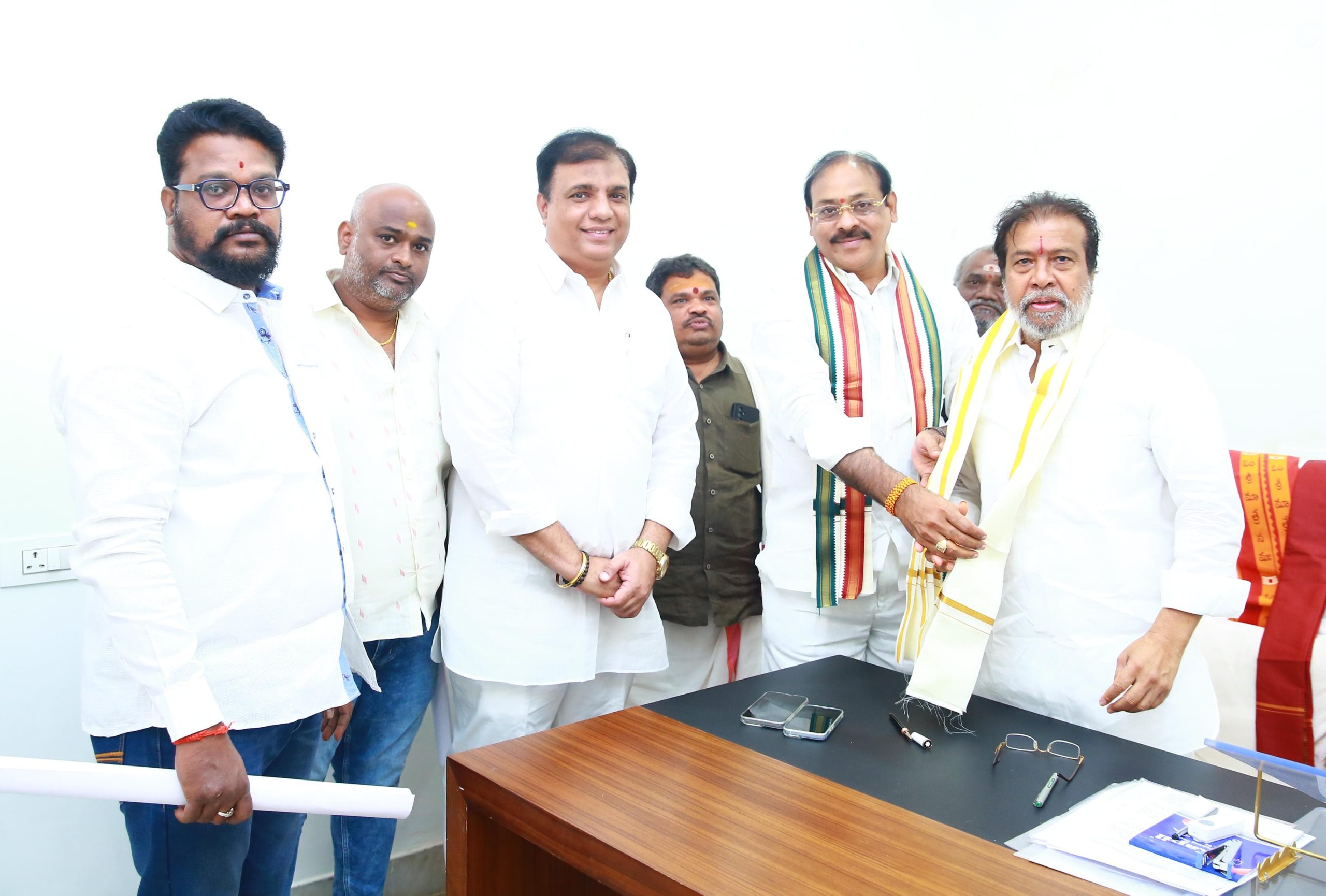 శ్రీ రామలింగేశ్వర స్వామి ఆలయం అభివృద్ధిపై మంత్రి దామోదర్ రాజనర్సింహను కలిసిన టీపీసీసీ ఉపాధ్యక్షుడు బండి రమేష్