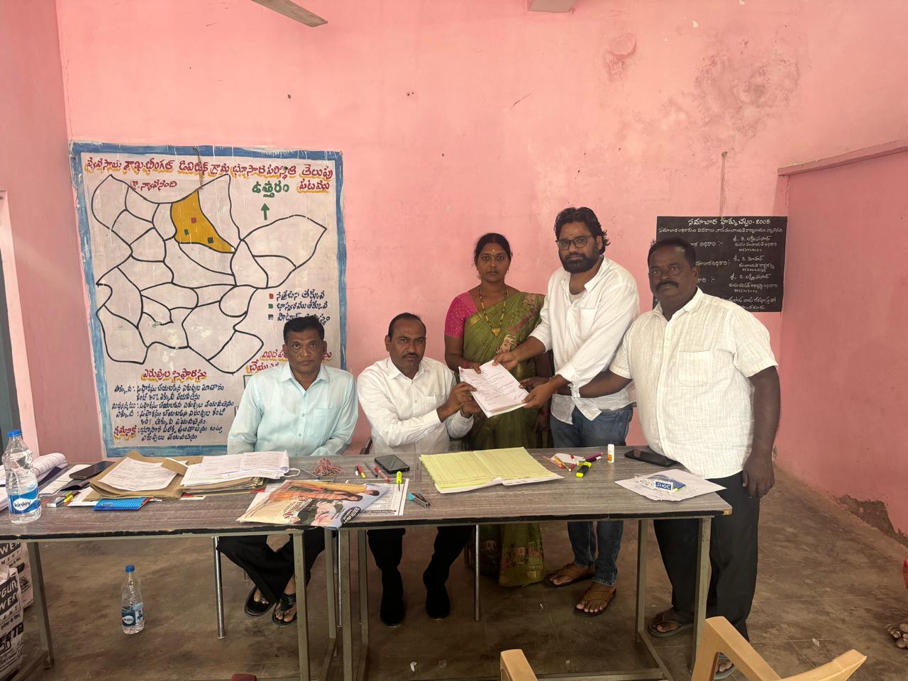 గ్రామపంచాయతీ అభ్యర్థి గా  నామినేషన్