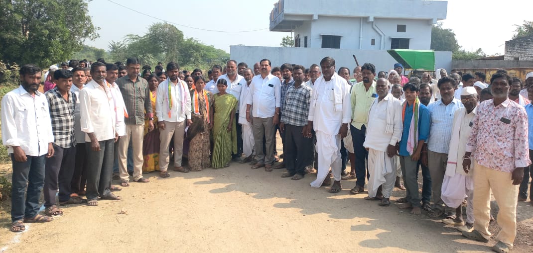 ఫత్లాపూర్ కాంగ్రెస్ సర్పంచ్ అభ్యర్థి నామినేషన్..