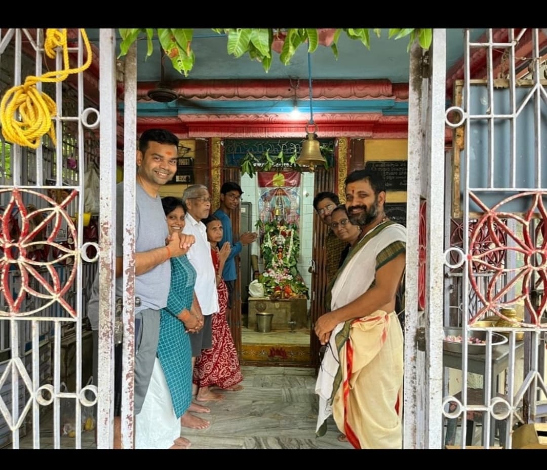 ఇష్టసిద్ధి నారికేళ ఆంజనేయస్వామిగా ప్రసిద్ధిగాంచిన  హనుమద్ వ్రతం సందర్భంగా విశేషాలంకరణ ప్రత్యేక పూజలు