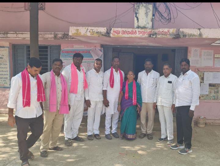 మద్నూర్ మండలంలో బీఆర్ఎస్ శక్తి ప్రదర్శన – రౌతువార్ ఈశ్వరమ్మ నామినేషన్ దాఖలుమద్నూర్