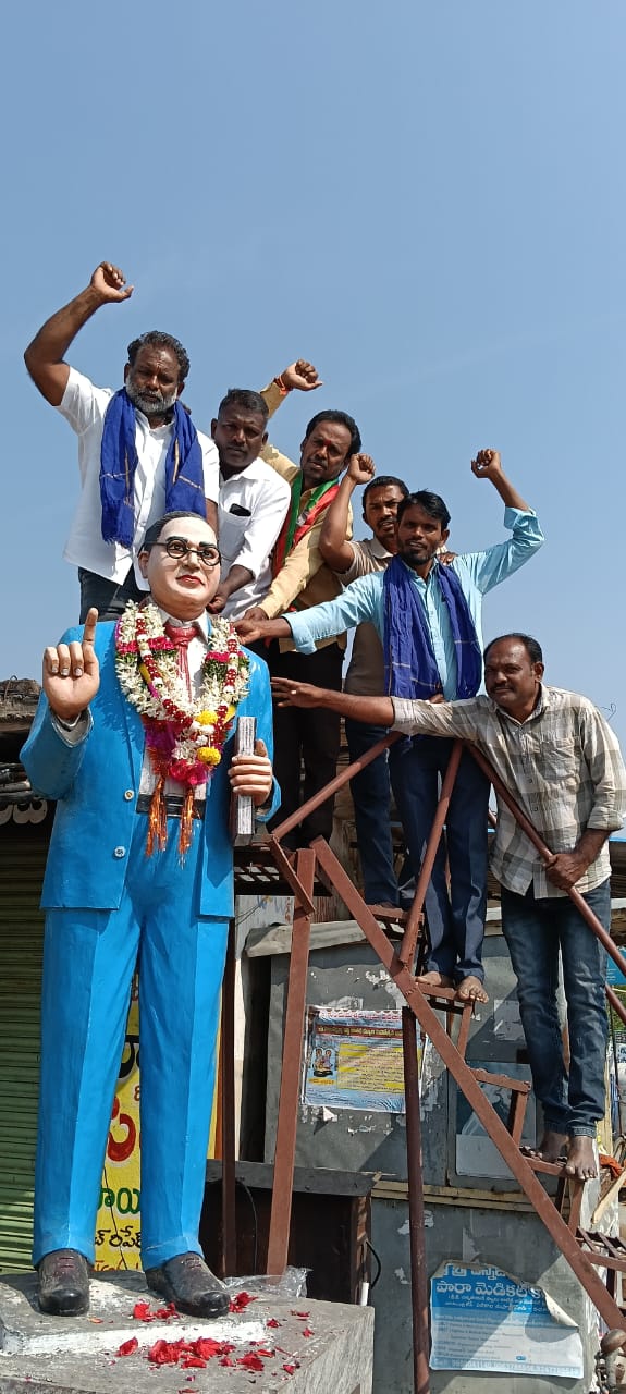 అంబేద్కర్ స్ఫూర్తితో నేటి యువత భారతదేశ అభ్యున్నతికి పాటుపడాలి ఐఎన్టీయూసీ మండల అధ్యక్షుడు మారపల్లి రాజేందర్