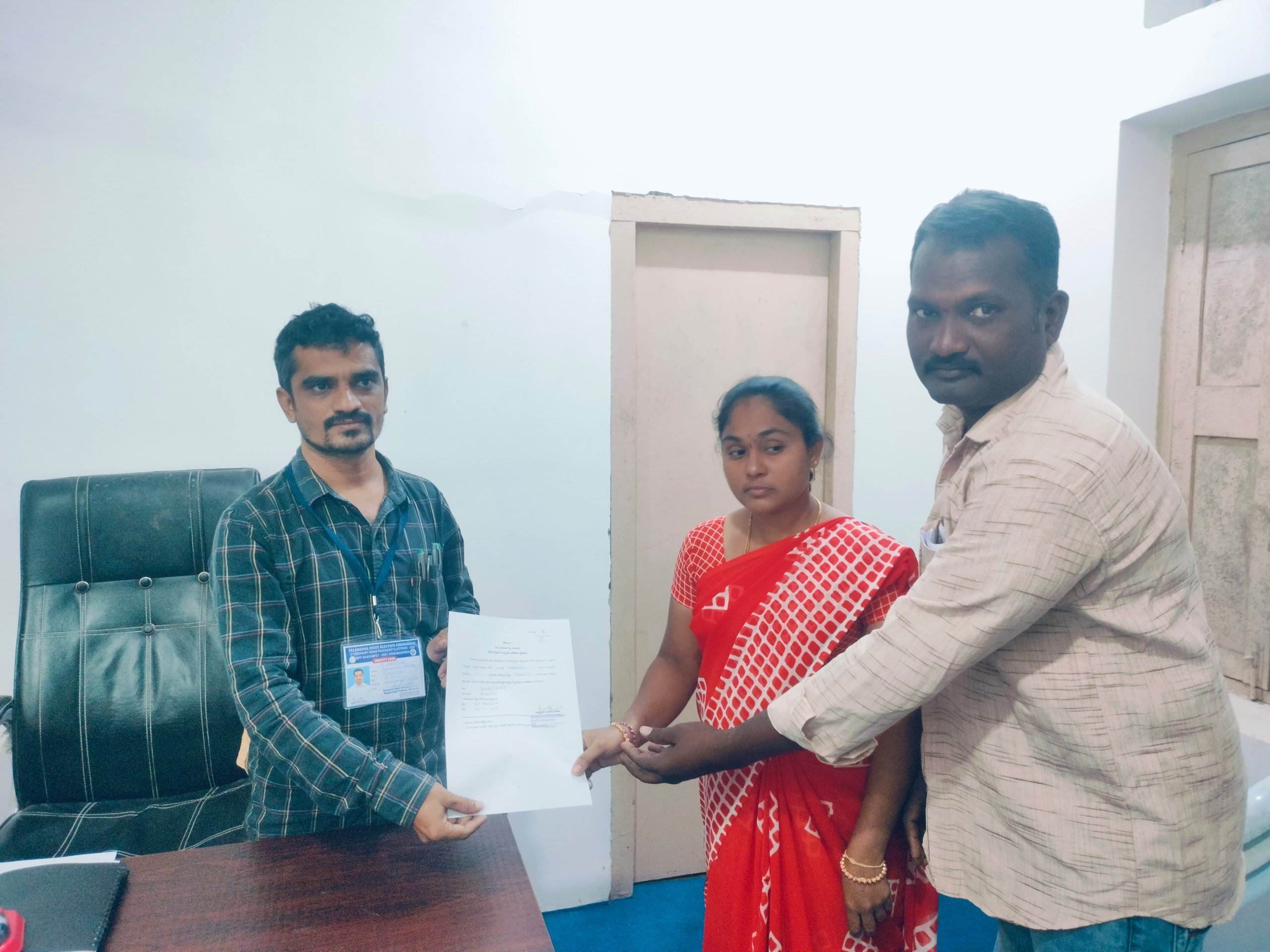 బీ ఆర్ ఎస్ పార్టీ అభ్యర్థి 9 వ వార్డ్ కు ఏకగ్రీవంగా ఎన్నికయ్యారు