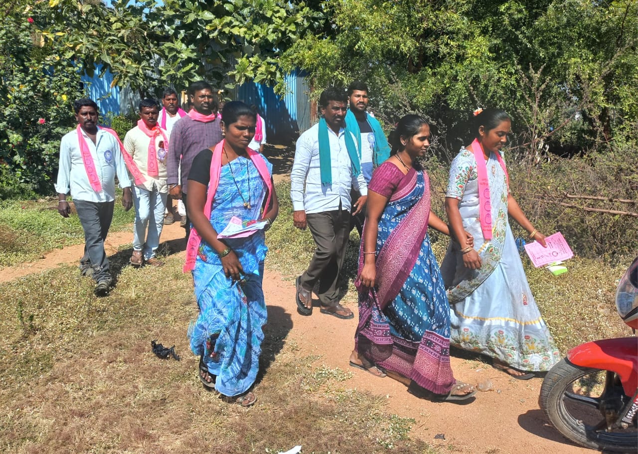 ప్రచారంలో దూసుకుపోతున్న బి.ఆర్.ఎస్ సర్పంచ్ అభ్యర్థి…