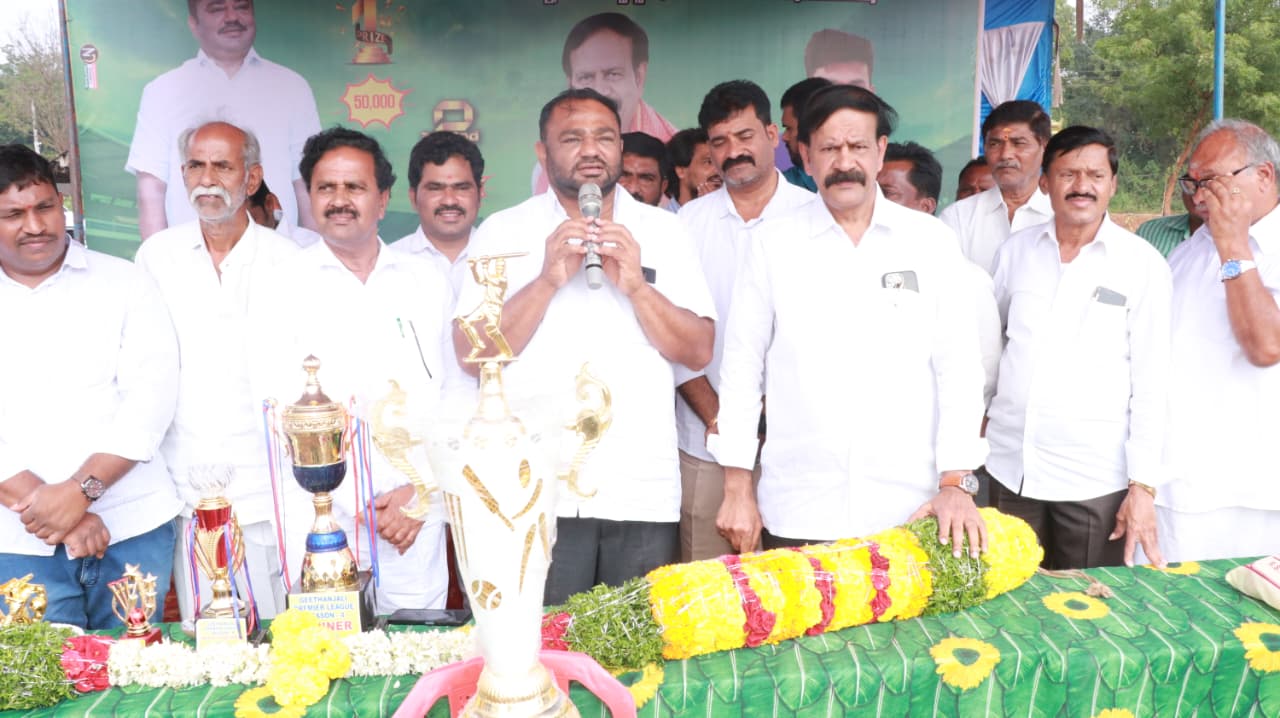 అట్టహాసంగా ప్రారంభమైన గీతాంజలి ప్రీమియర్ లీగ్ పోటీలు