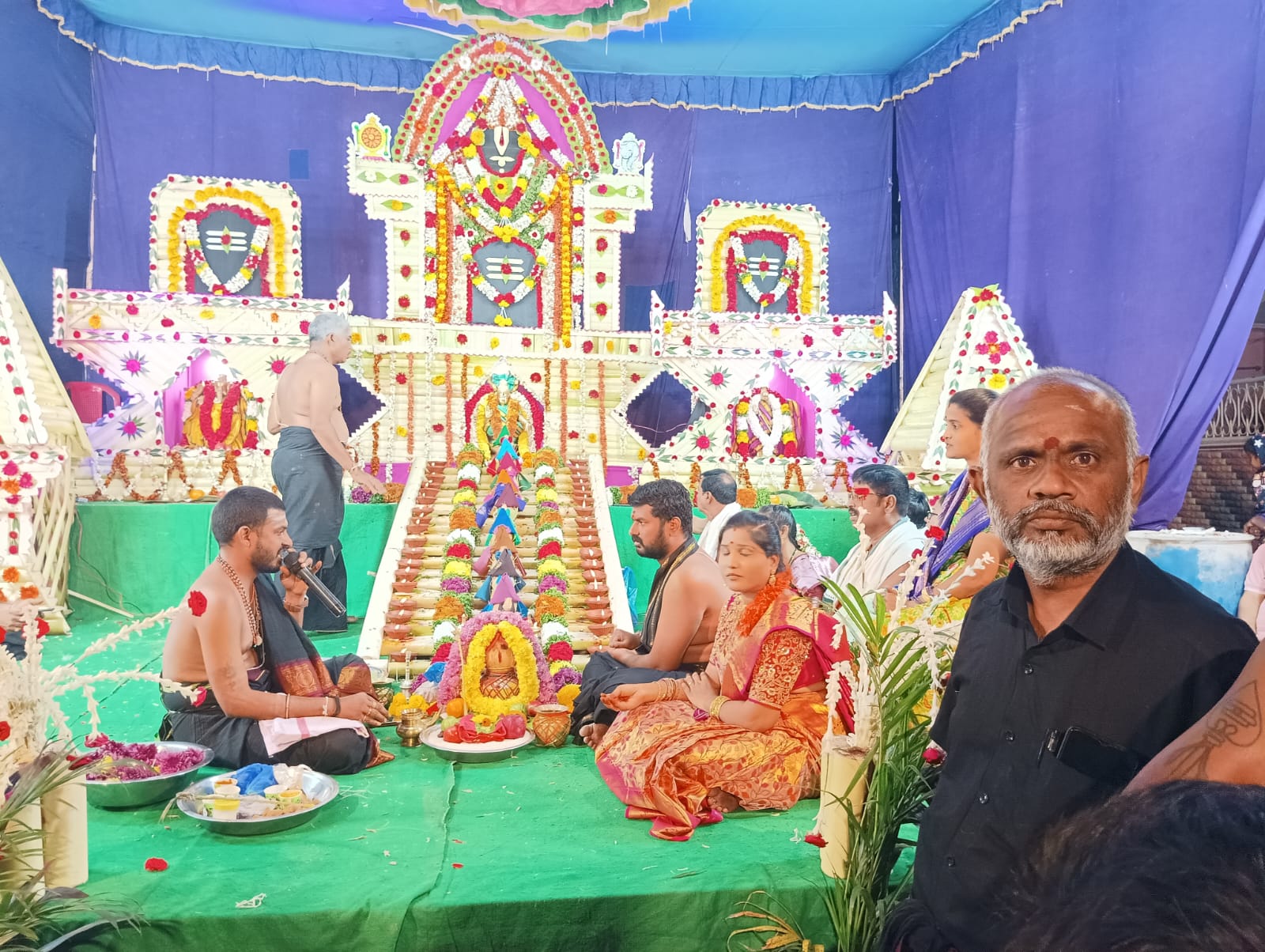 కన్నుల పండుగగా అయ్యప్ప స్వామి పడిపూజ