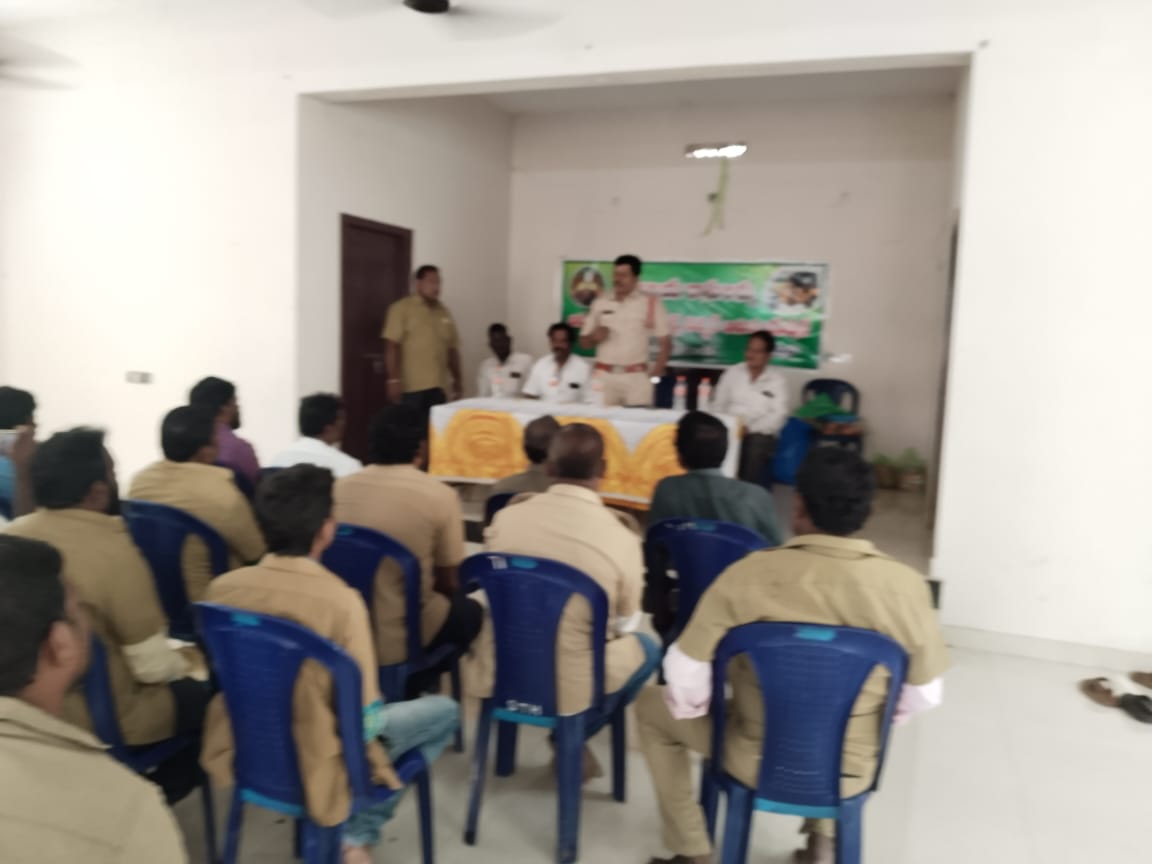 చెయ్యేరు గ్రామ ఆటో యూనియన్ స్టాండ్స్ వారికి ట్రాఫిక్ మీద అవగాహన కల్పించడం జరిగింది