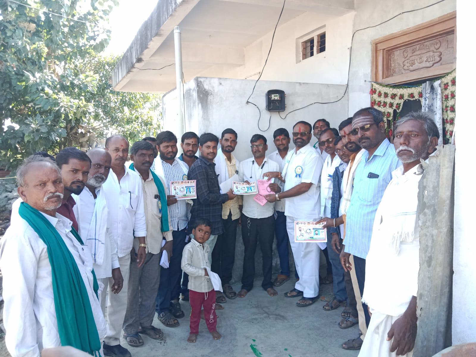 ప్రచారంలో దూసుకుపోతున్న బి.ఆర్.ఎస్ సర్పంచ్ అభ్యర్థి..