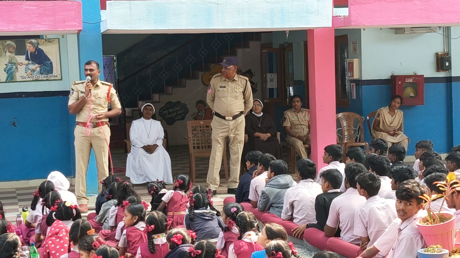 మహిళల భద్రత, రోడ్ సేఫ్టీ సైబర్ నేరాలపై అవగాహన కలిగి ఉండాలి:- ఎస్సై మల్లికార్జున్రెడ్డి