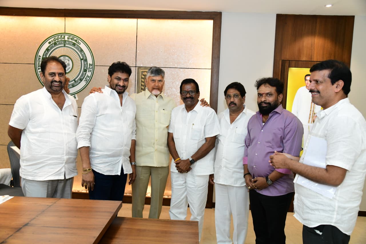 సీఎం చంద్రబాబును మర్యాదపూర్వకంగా కలిసిన డాక్టర్ బిఆర్ అంబేద్కర్ కోనసీమ జిల్లా టీడీపీ నేతలు