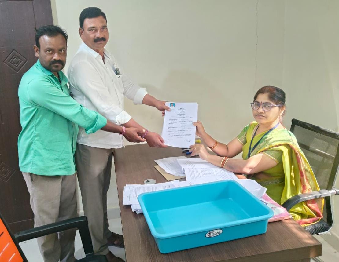 సర్పంచ్ అభ్యర్థిగా నామినేషన్ వేస్తున్న చల్ల గోపాల్ రెడ్డి