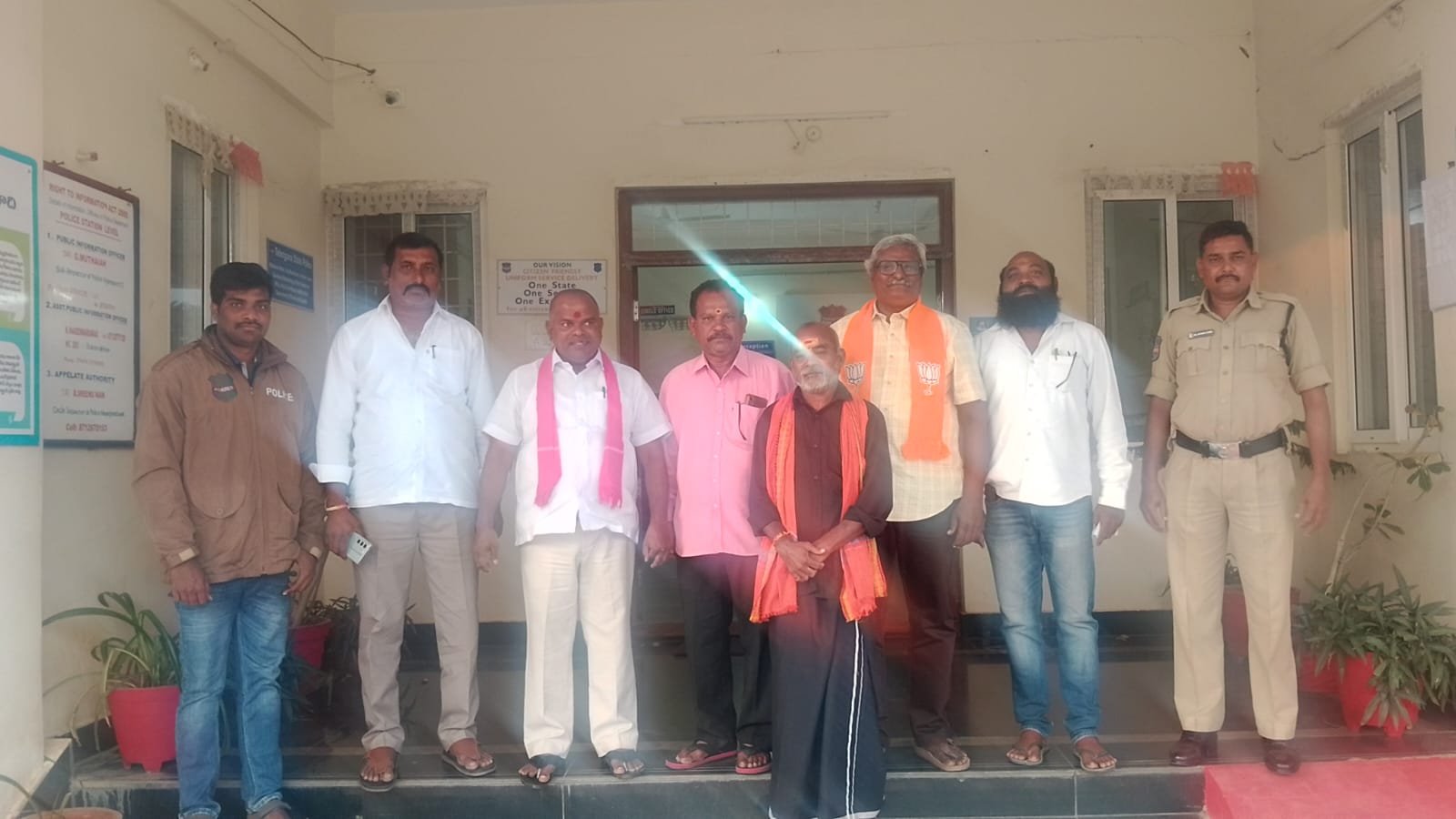 ముఖ్యమంత్రి పర్యటన నేపథ్యంలో బీజేపీ,బిఆర్ఎస్ నేతల ముందస్తు అరెస్ట్