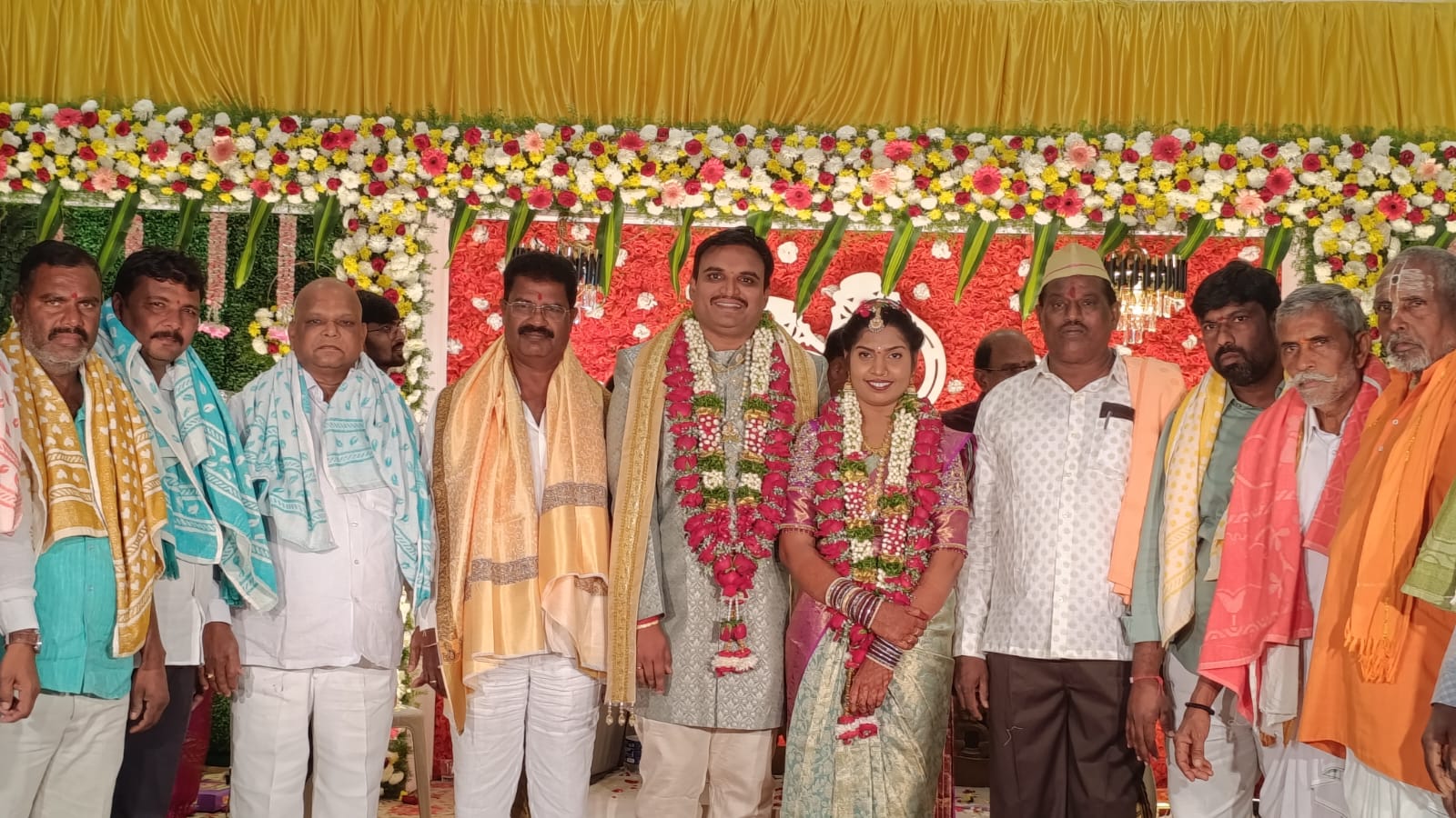 బండాయప్ప ఫంక్షన్ హాల్‌లో నిచ్చితార్థం కార్యక్రమంలో పాల్గొన్న మాజీ ఎమ్మెల్యే….