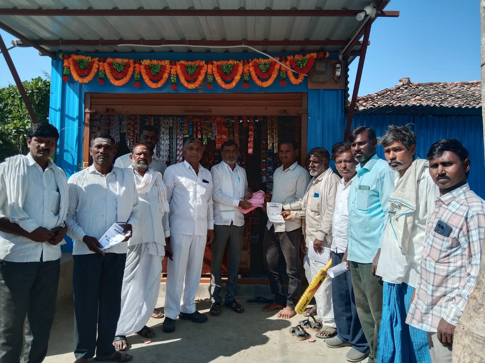 సర్పంచ్ గా గెలిపిస్తే గ్రామ సమస్యలు పరిష్కరిస్తా… సతీష్ పటేల్