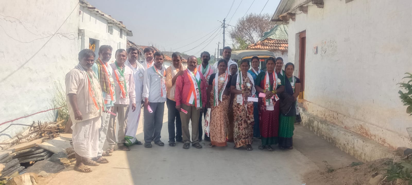 ప్రచారంలో దూసుకుపోతున్న కాంగ్రెస్ పార్టీ సర్పంచ్ అభ్యర్థి దాసరి శేషాద్రి