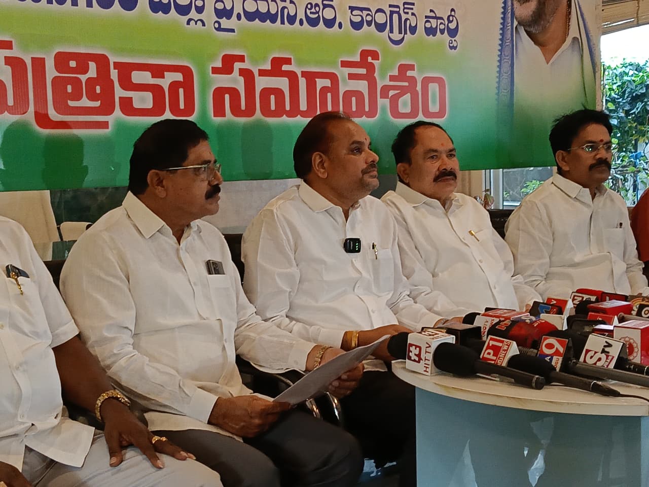 వైసీపీ కోటి సంతకాల ఉద్యమం సక్సెస్: పీపీపీ విధానానికి వ్యతిరేకంగా ప్రజల గళం!