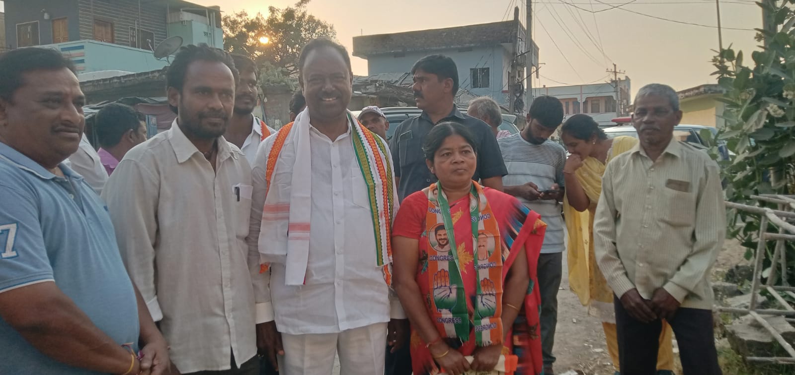 కాంగ్రెస్ పార్టీ అభ్యర్థి హిమబిందు భారీ మెజార్టీతో గెలిపించండి