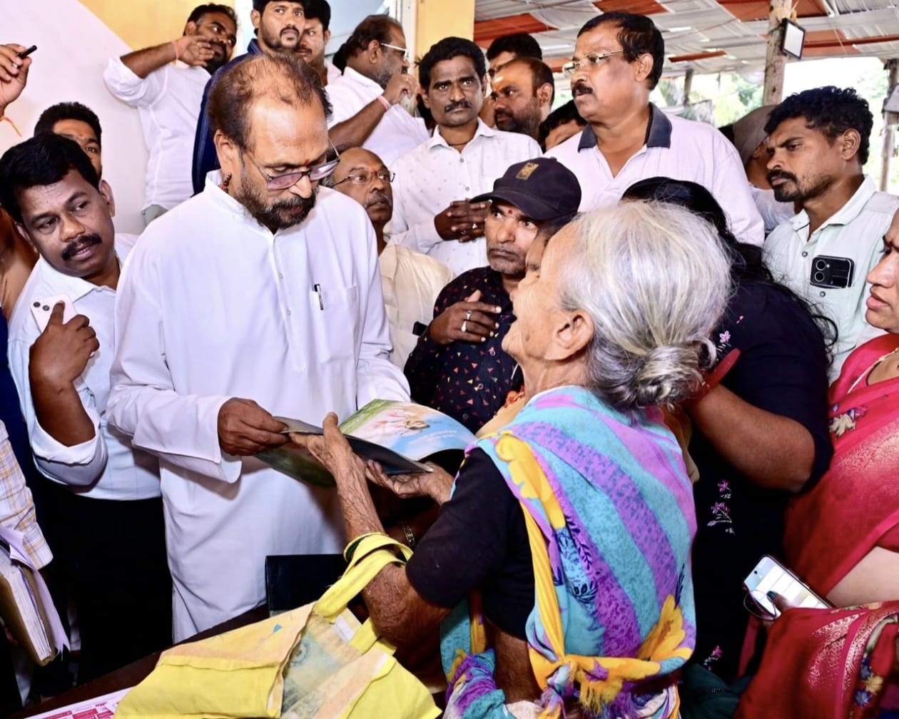 అనకాపల్లి జనసేన కార్యాలయంలో ప్రజా సమస్యల వినతులు.