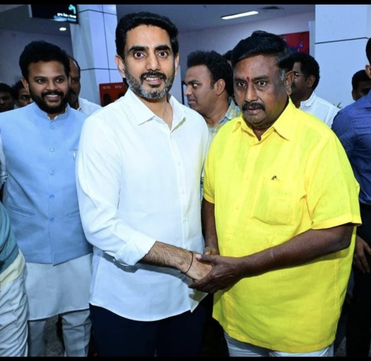 విద్య ఐటీ శాఖ మంత్రి లోకేష్ కు స్వాగతం పలికిన మాజీ ఎమ్మెల్సీ నాగ జగదీష్