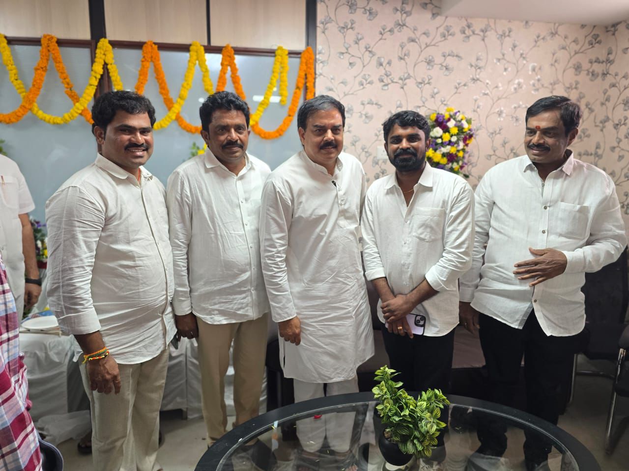 నాదెండ్ల మనోహర్ని కలిసిన అతికారి కృష్ణ