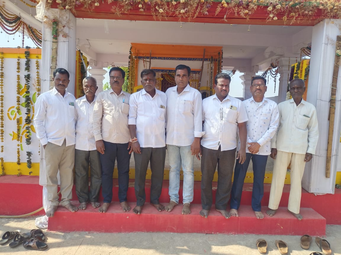 జహీరాబాద్ నియోజకవర్గం మొగుడంపల్లి మండల్ గోపనపల్లి గ్రామంలో అయ్యప్ప పూజ కార్యక్రమంలో పాల్గొన్న గ్రామ సర్పంచ్ ఈశ్వర్