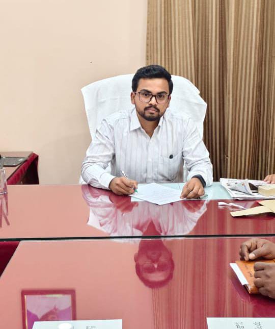 జహీరాబాద్ మున్సిపల్ కమిషనర్గా సత్య ప్రణవ్ బాధ్యతలు చేపట్టారు