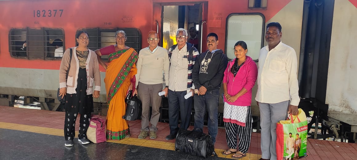 ఈనెల 21, 22 తేదీలలో కేహల్గమ్ బీహార్ లొ జరిగే ఐ ఎఫ్ టి యు జాతీయ జనరల్ కౌన్సిల్ కు బయలుదేరిన జాతీయ, రాష్ట్ర నాయకులు