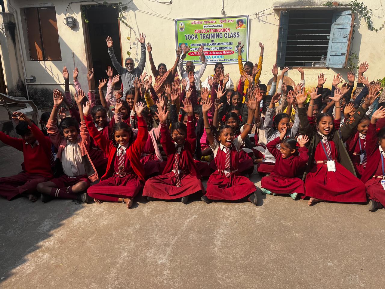 అది లీల ఫౌండేషన్ ఆధ్వర్యంలో విద్యార్థులకు యో గా శిక్షణ