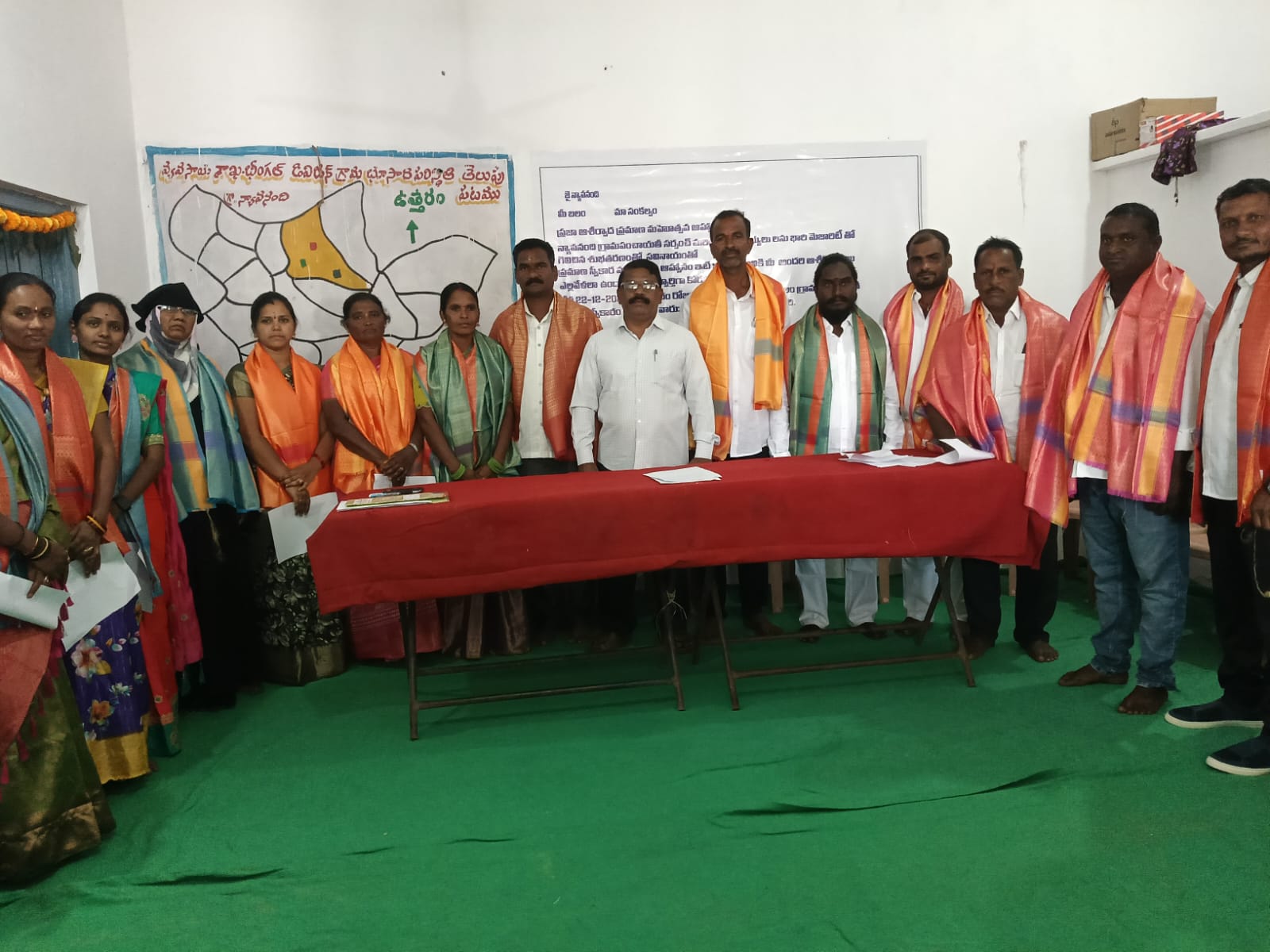 కొలువు దిరిన కొత్త సర్పంచు..!