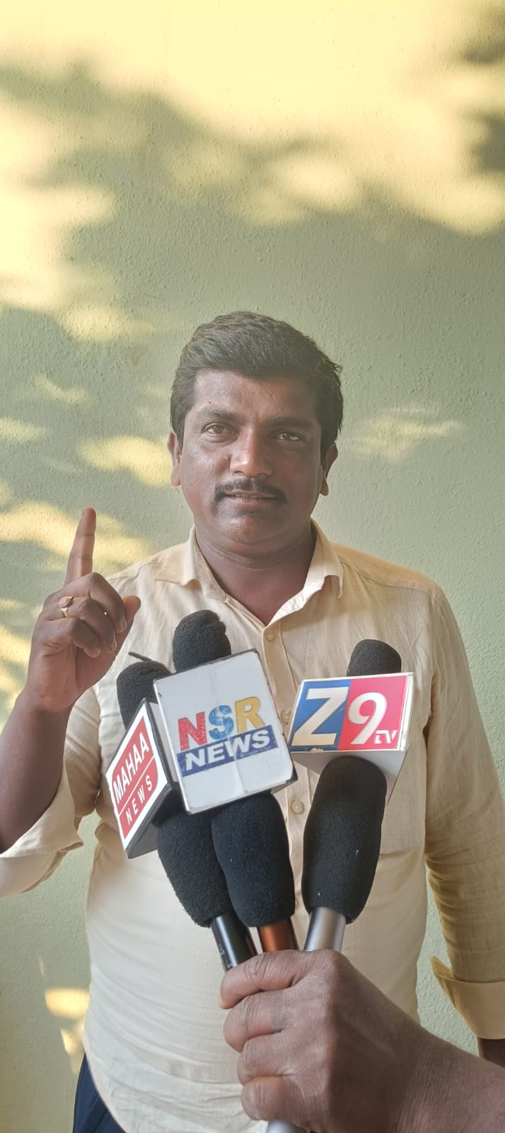 జోగులాంబ గద్వాల జిల్లా మాజీ జడ్పీ చైర్మన్,గద్వాల నియోజకవర్గ కాంగ్రెస్ పార్టీ ఇన్చార్జి