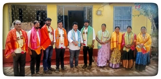 పల్లె పాలకులు వచ్చారు.