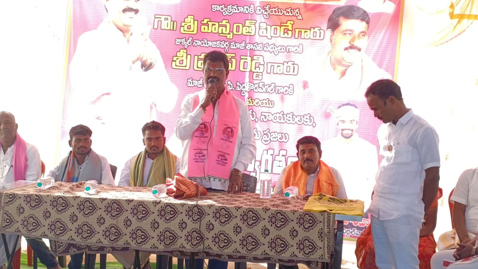 విట్టల్ వాడి గ్రామంలో విజయోత్సవ కార్యక్రమానికి హాజరైన మాజీ ఎమ్మెల్యే