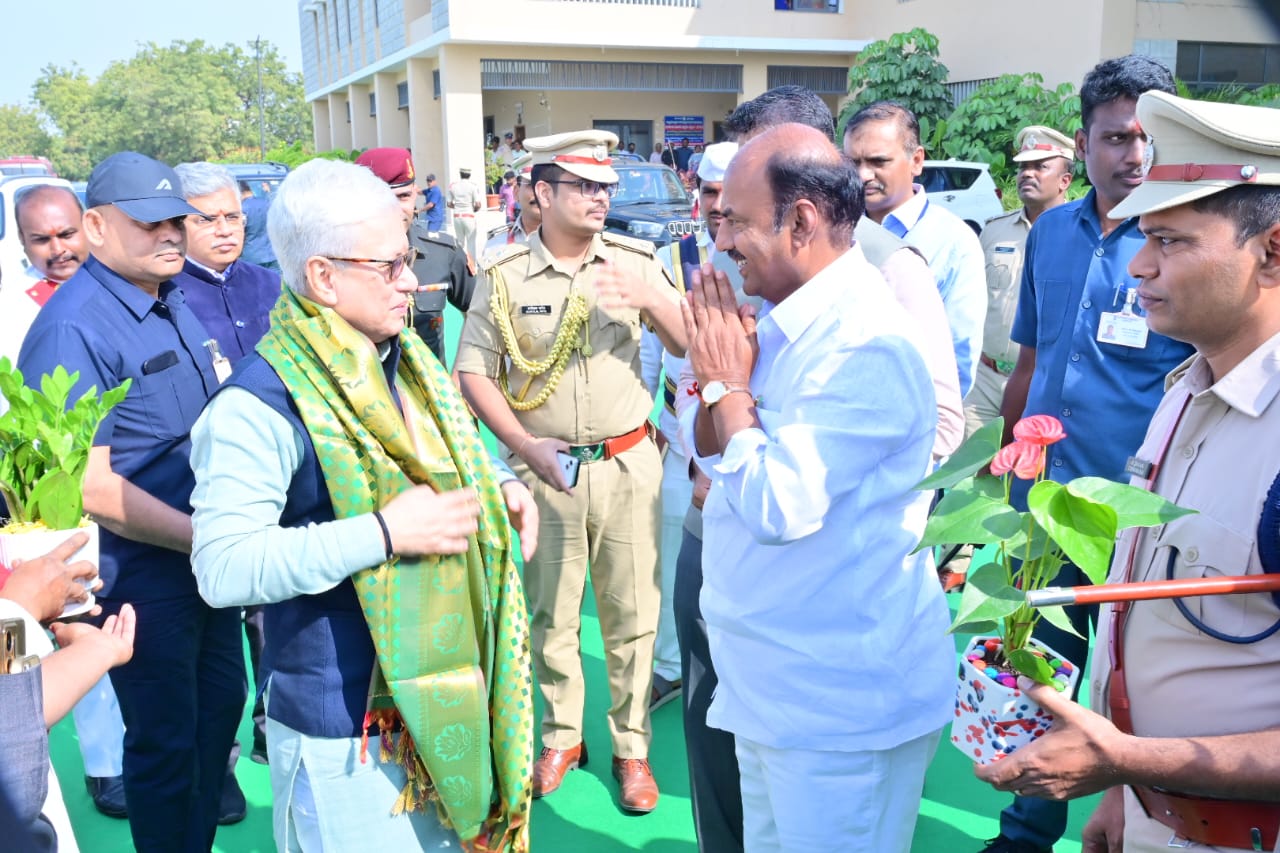 జోగుళాంబ గద్వాల జిల్లా కేంద్రంలో రెడ్ క్రాస్ సొసైటీ ఆధ్వర్యంలో ఏర్పాటుచేసిన కార్యక్రమంలో పాల్గొన్న