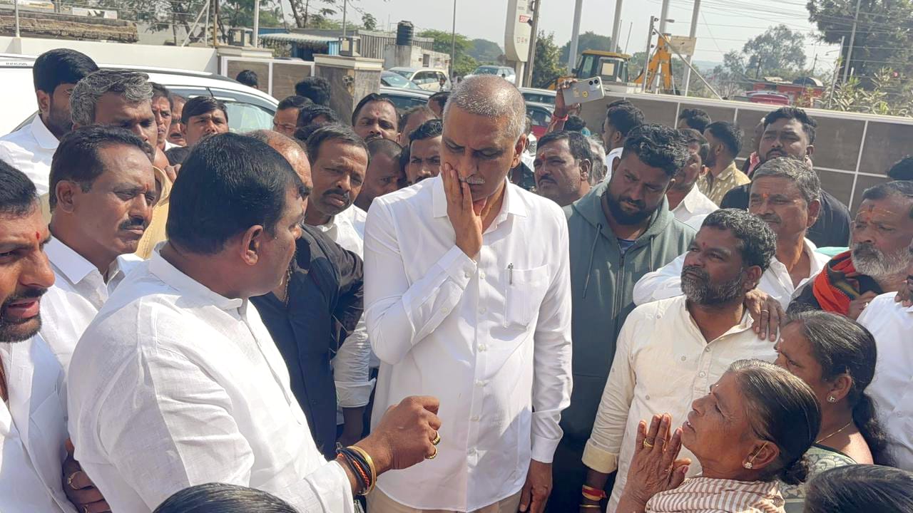 రైతుల పక్షాన అండగా ఉంటాంన్యాయం జరిగేంతవరకు పోరాడుతాం:మాజీమంత్రి సిద్దిపేట ఎమ్మెల్యే హరీష్ రావు