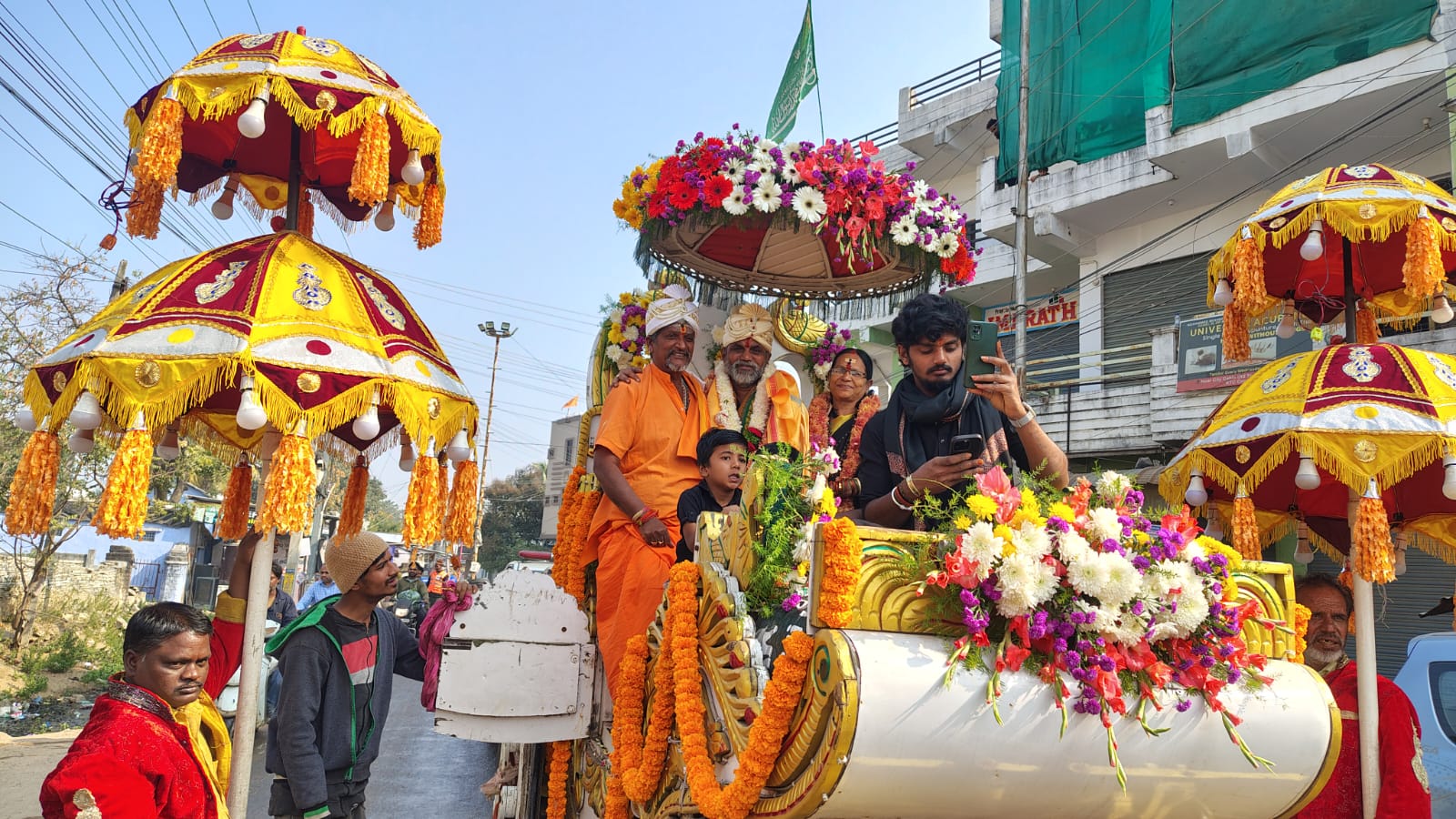 స్వర్ణ భూమి శబరిమల మహాపాదయాత్ర చేసి వచ్చిన వినయ్ గురు స్వామి బృందానికి తాండూర్ పట్టణంలో ఘన స్వాగతం