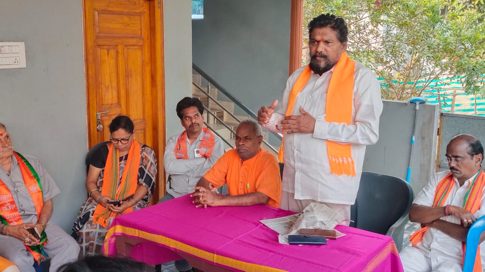 వాజ్ పేయి చేసిన సేవలు చిరస్మరణీయం: మాజీ ఎమ్మెల్యే అయ్యాజీ వేమా