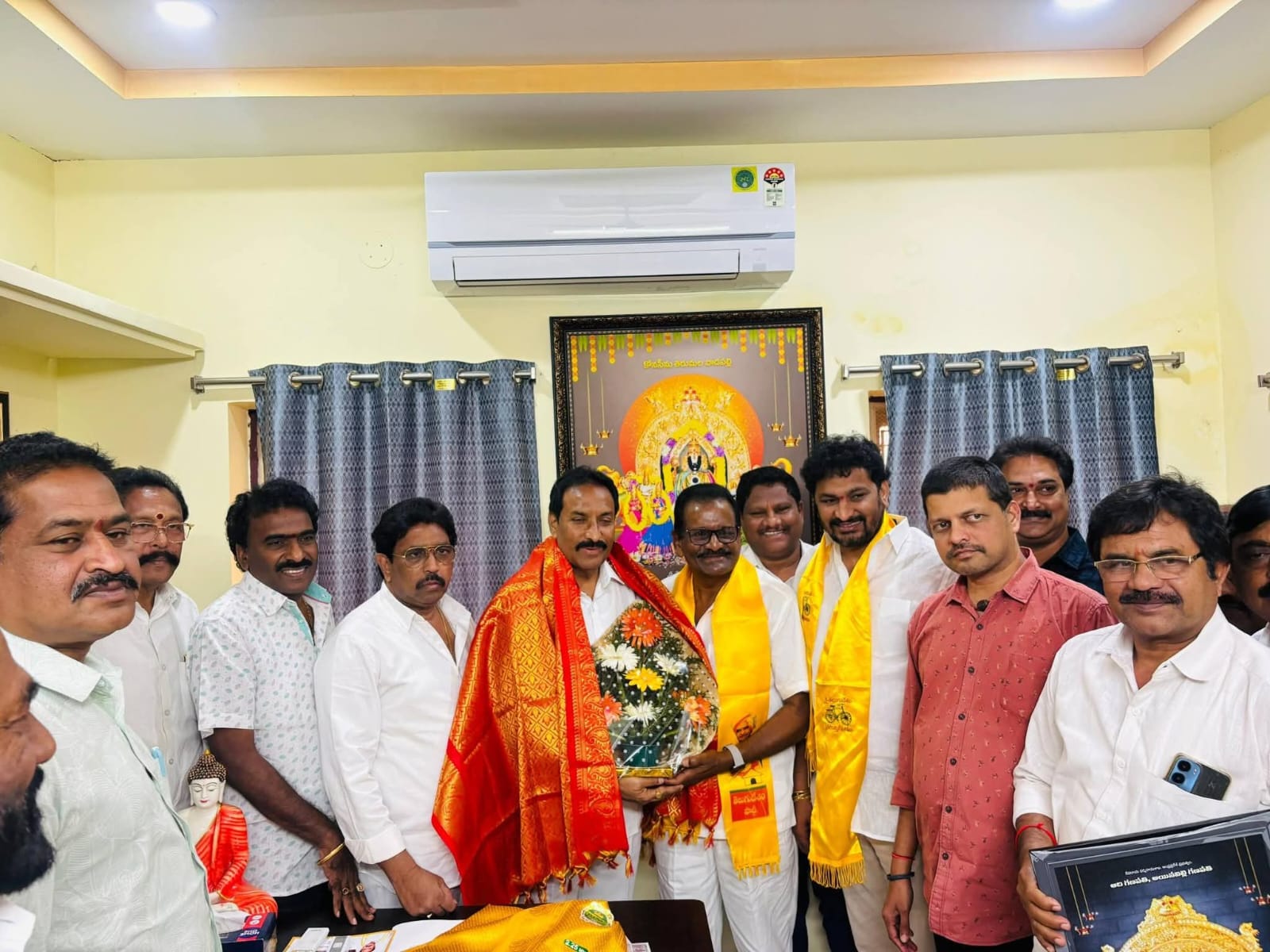 కొత్తపేట శాసనసభ్యులను మర్యాద పూర్వకంగా కలిసిన టిడిపి జిల్లా నూతన కార్యవర్గం