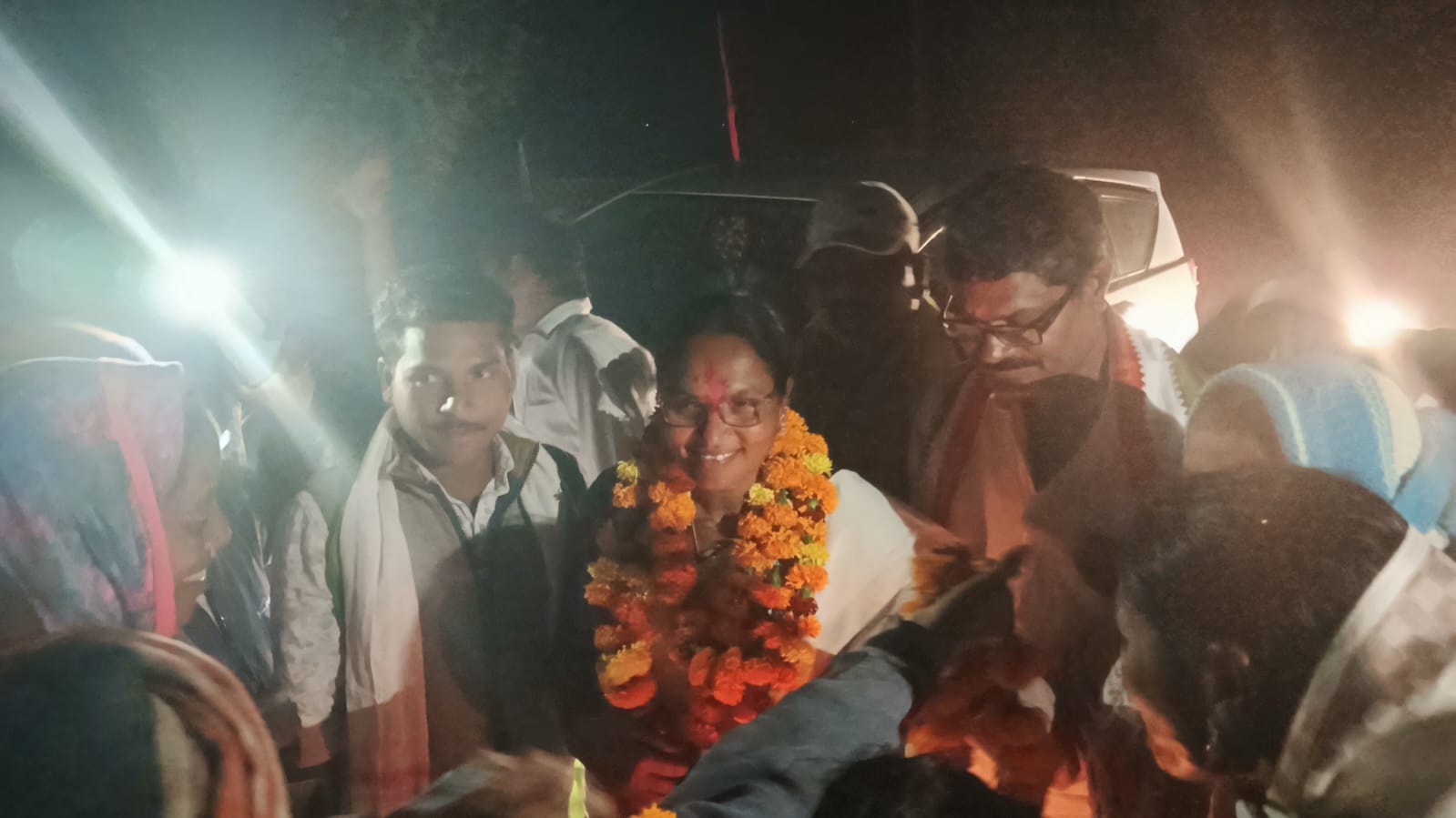 బెజ్జూర్, చింతలమానేపల్లి మండలాల్లో పర్యటించి నూతన సర్పంచులను సన్మానించిన డీసీసీ అధ్యక్షురాలు ఆత్రం సుగుణక్క