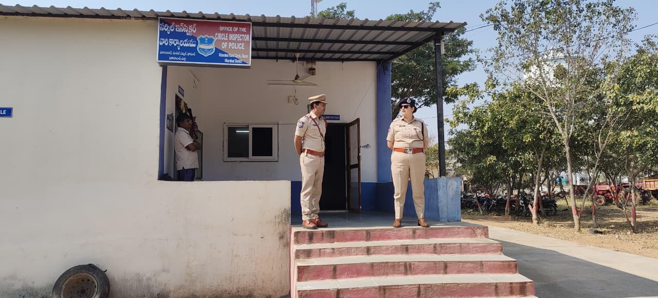 ధారుర్ సర్కిల్ పరిధిలోని పోలీస్ స్టేషన్ లను ఆకస్మికంగా తనిఖీ చేసిన జిల్లా ఎస్పీ స్నేహ మెహ్ర