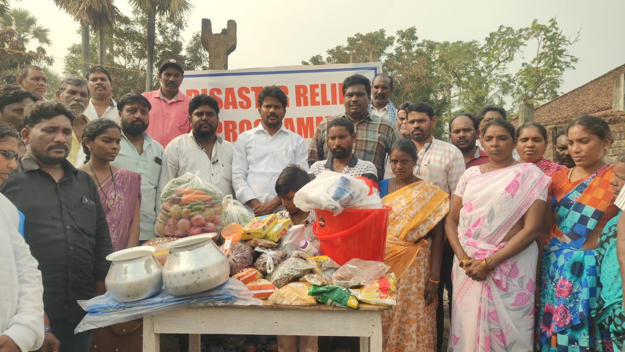 అగ్ని బాధితులకు పీపుల్ సర్వీస్ ఆర్గనైజేషన్ స్వచ్ఛంద సంస్థ అప్పనహస్తం :
